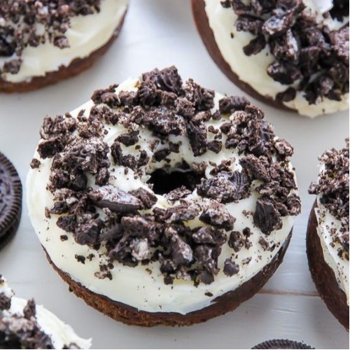 Donuts Chocolate Branco com Oreo
